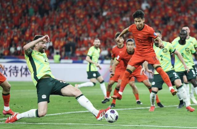 海洋之神-【世预赛】王大雷黄油手塞鸟首秀 国足0比2澳大利亚